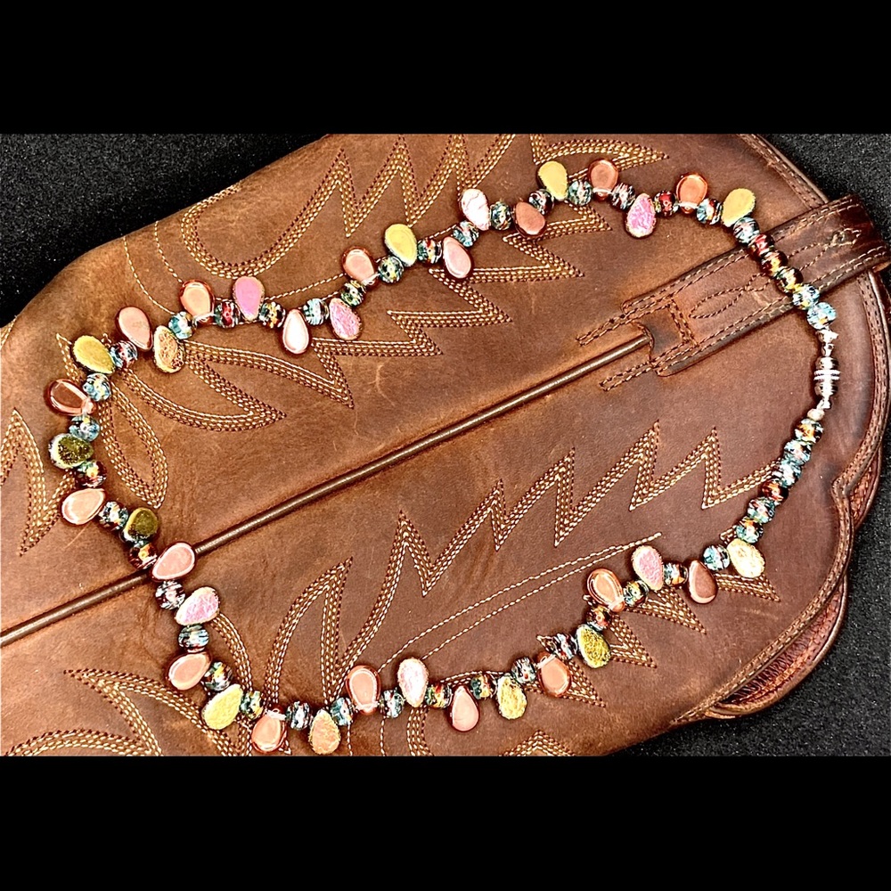 CHANGES COLOR CHOKER! 😳